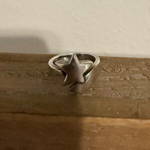 RETIRED James Avery Shooting Start Ring